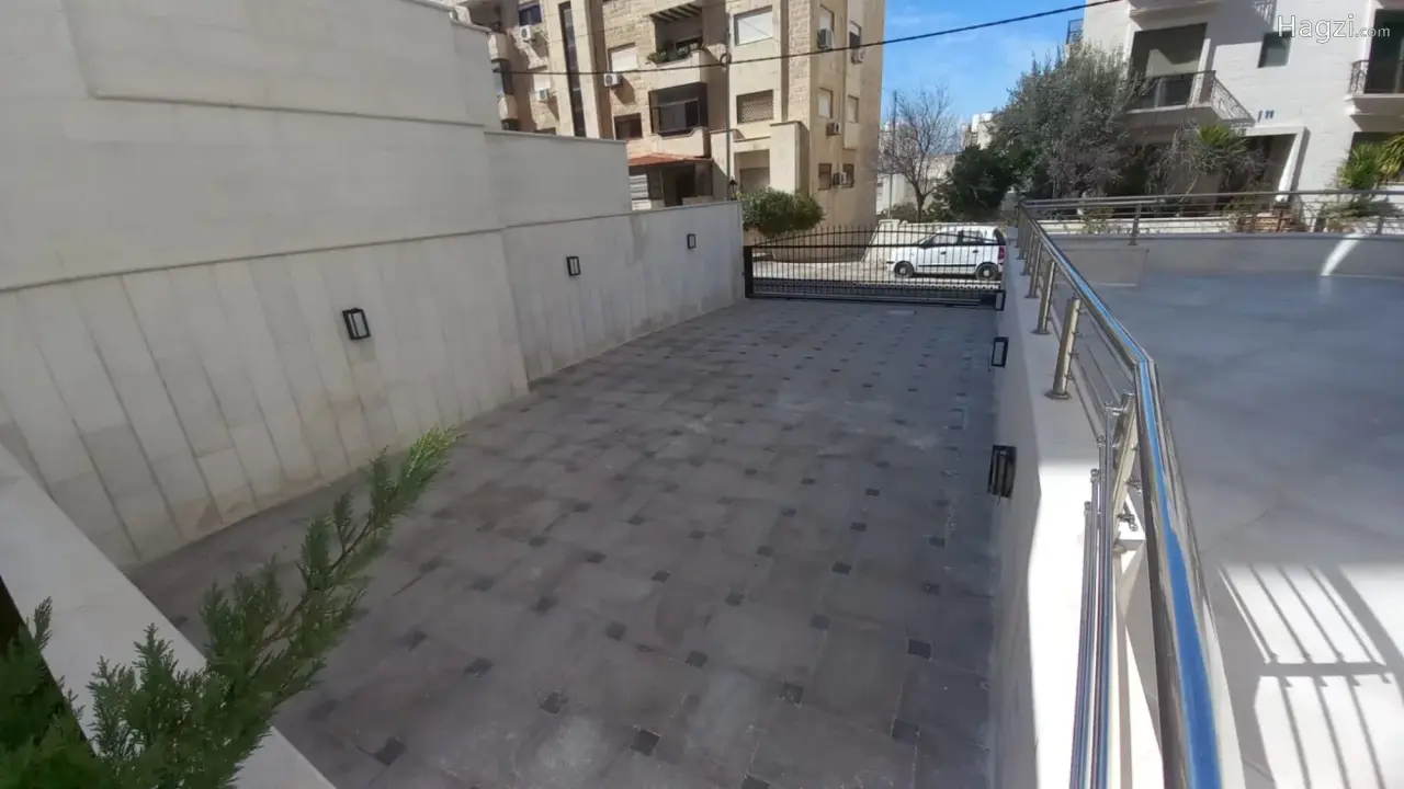 الصورة 5 من 12