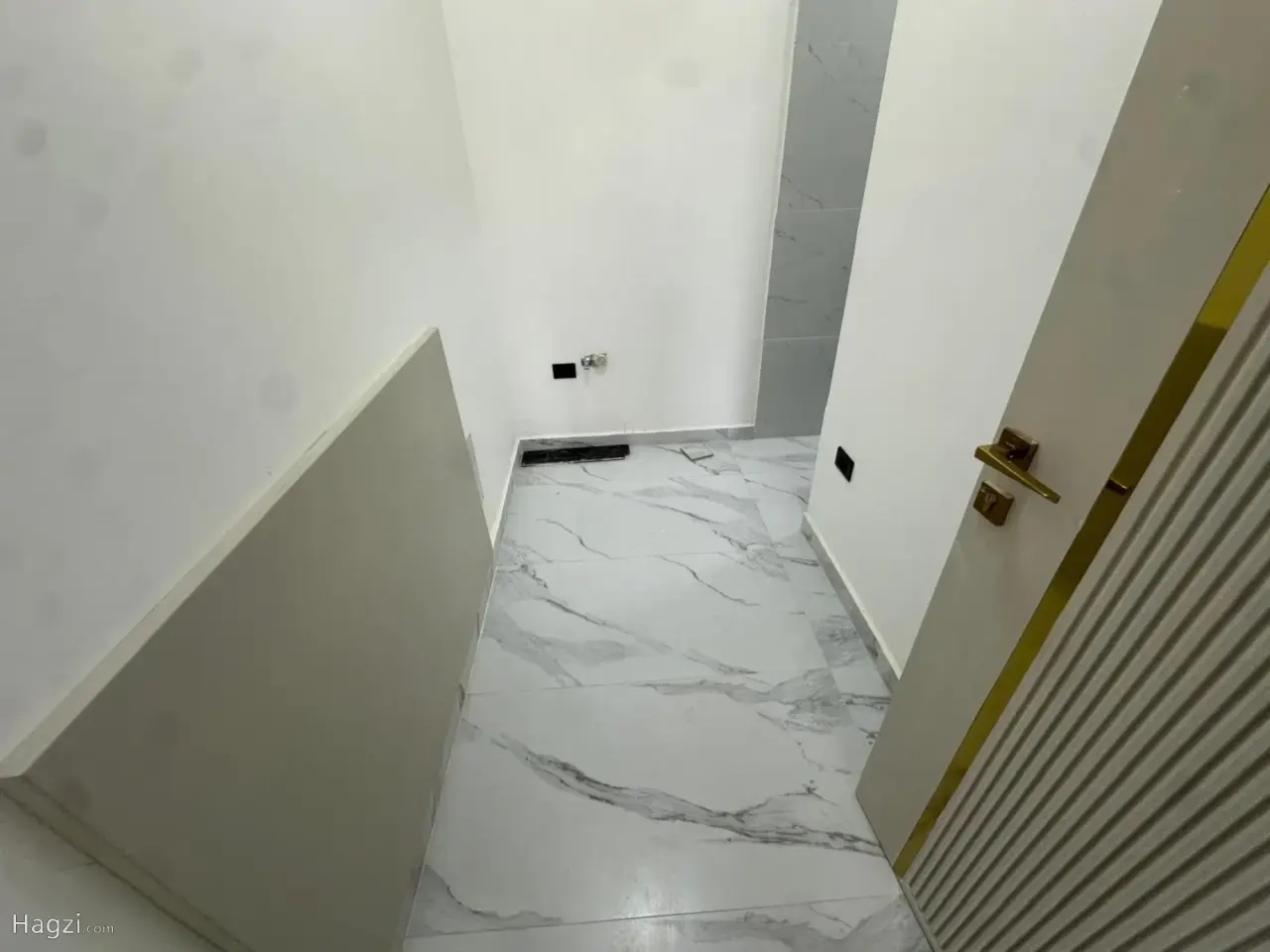 Photograph 3 of 12