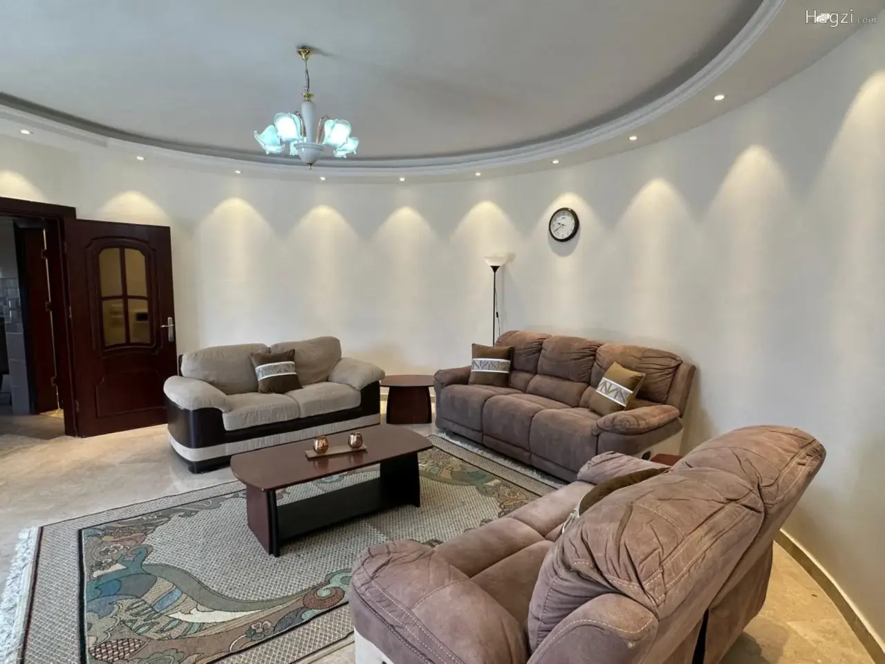 الصورة 10 من 12
