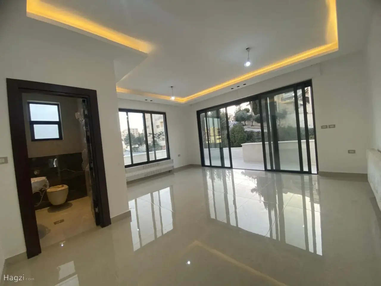 Photograph 4 of 12
