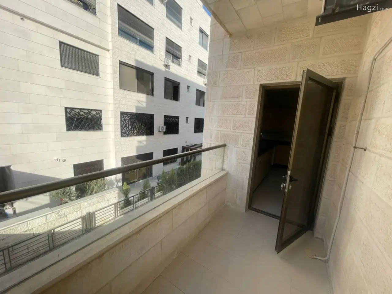 الصورة 2 من 12