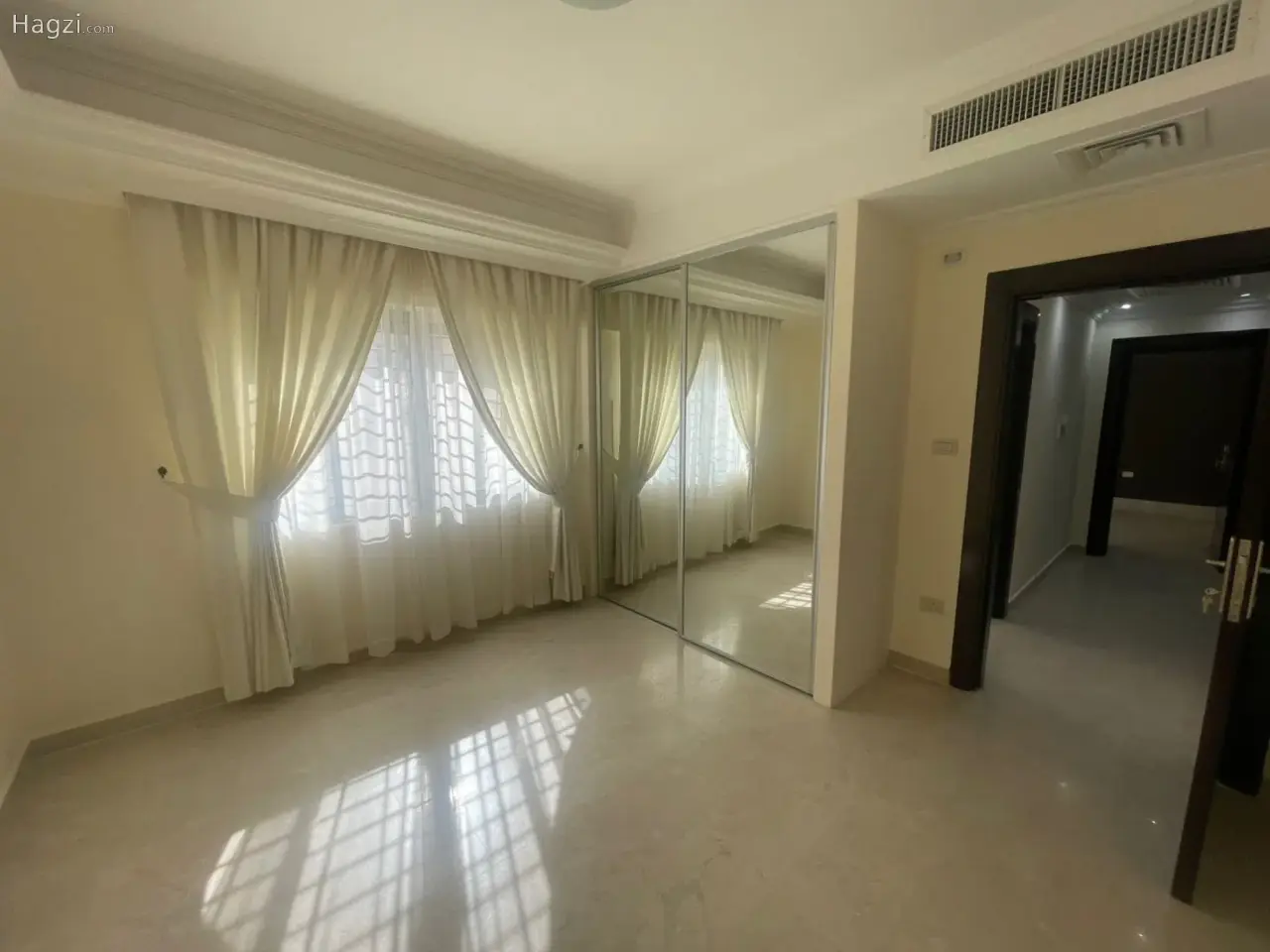 الصورة 2 من 12