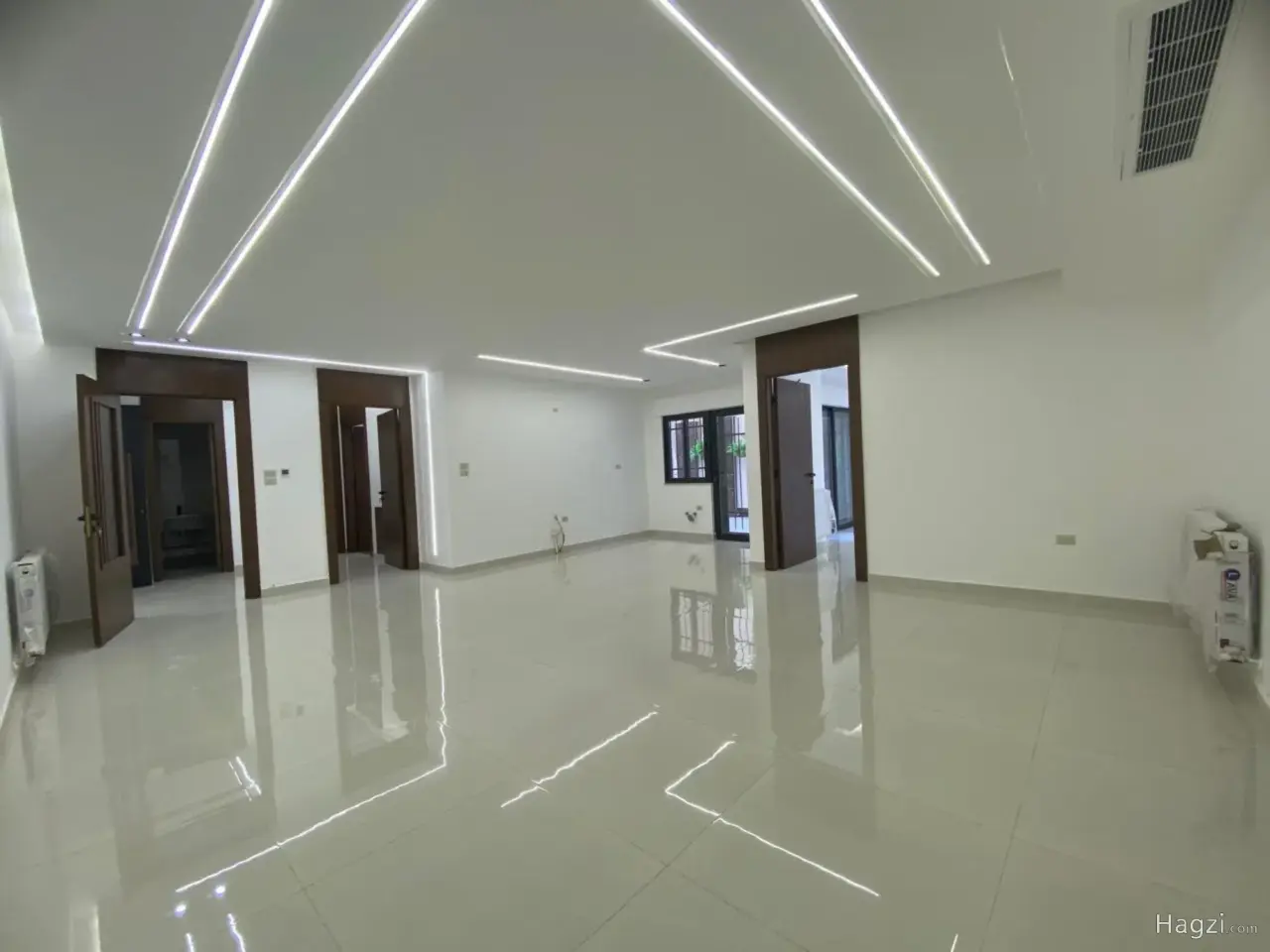 الصورة 2 من 12