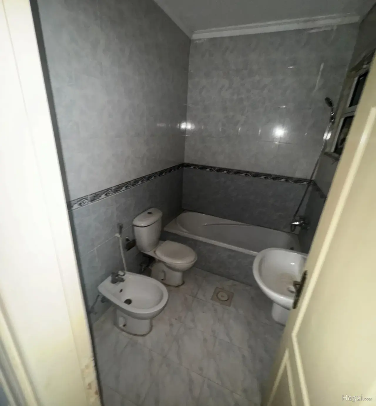 Photograph 7 of 12