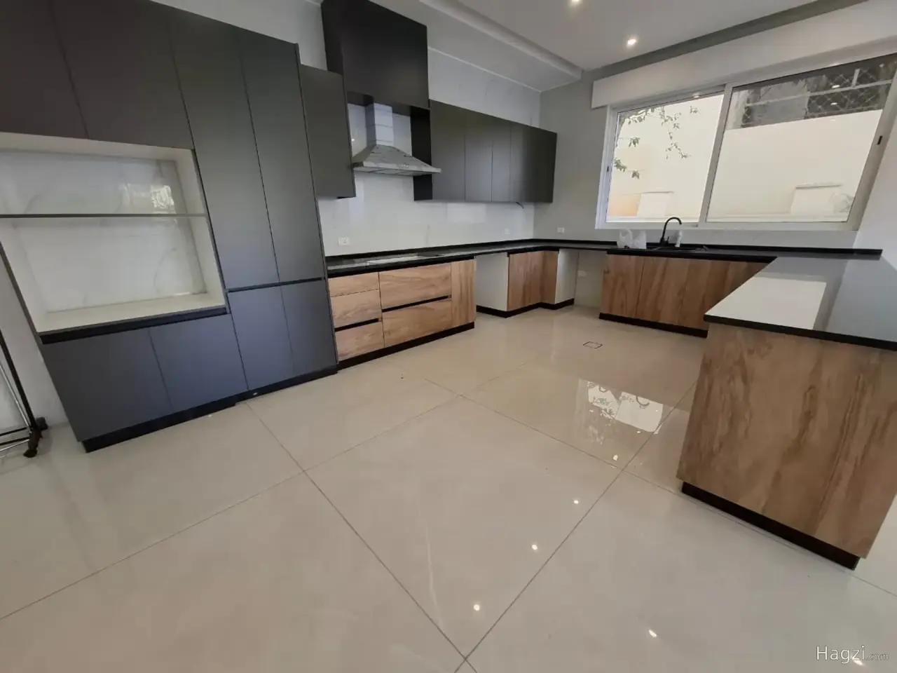 الصورة 10 من 12
