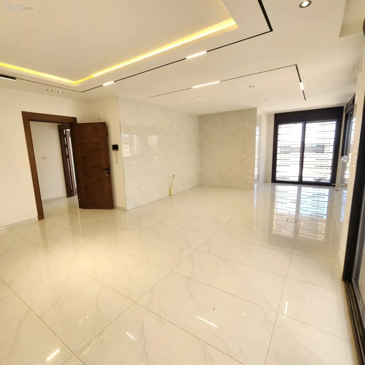 Photograph 3 of 12