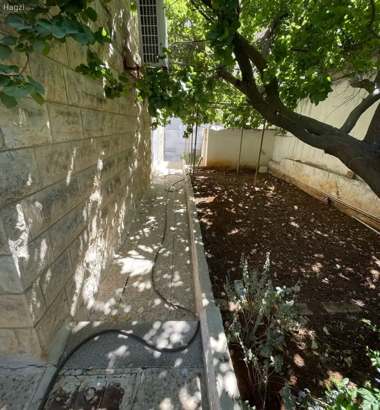 Photograph 2 of 9