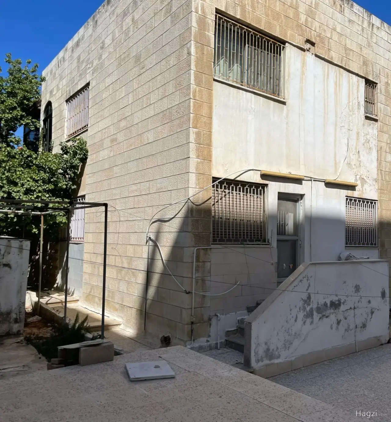 Photograph 4 of 9