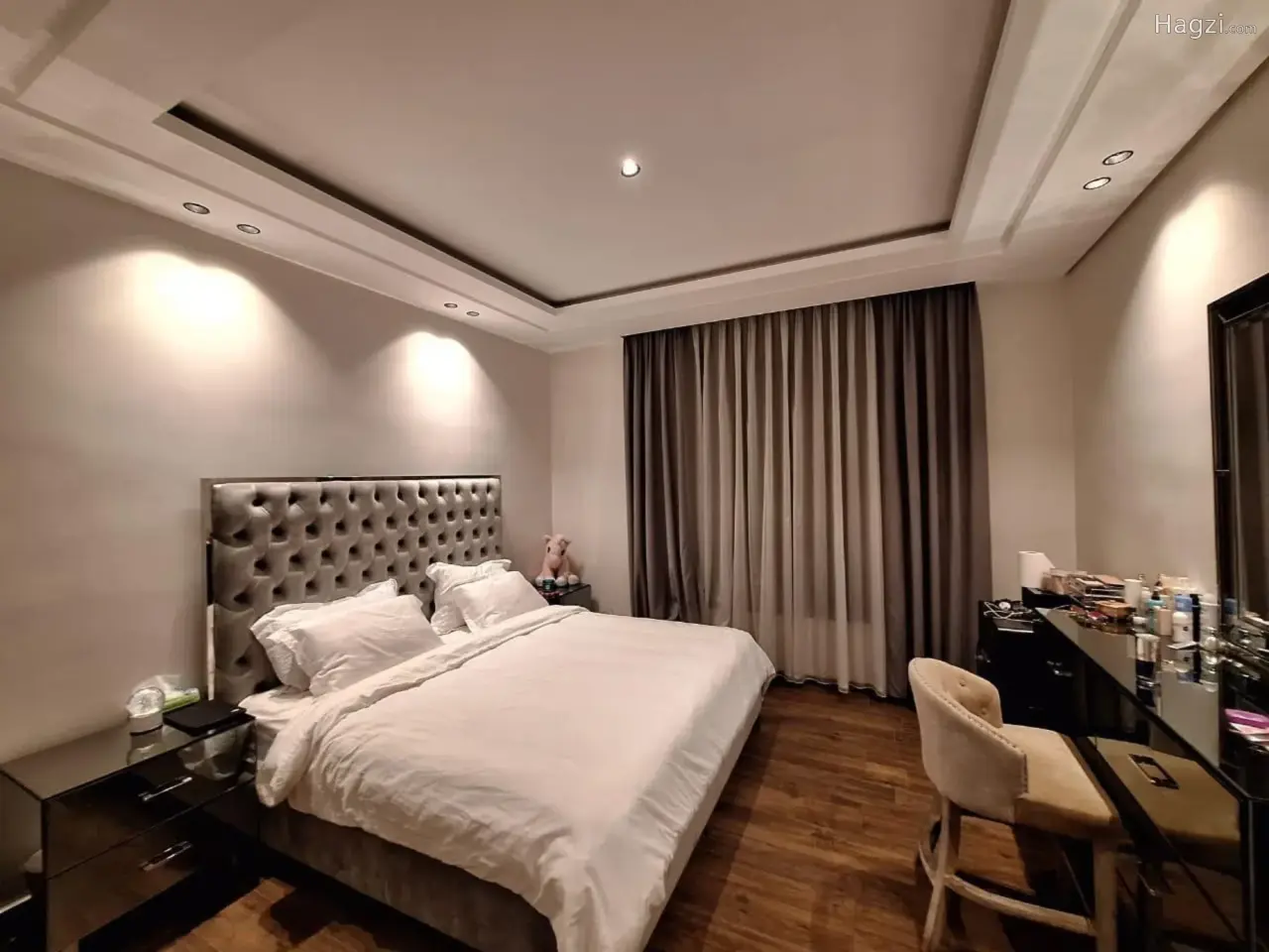 Photograph 8 of 12