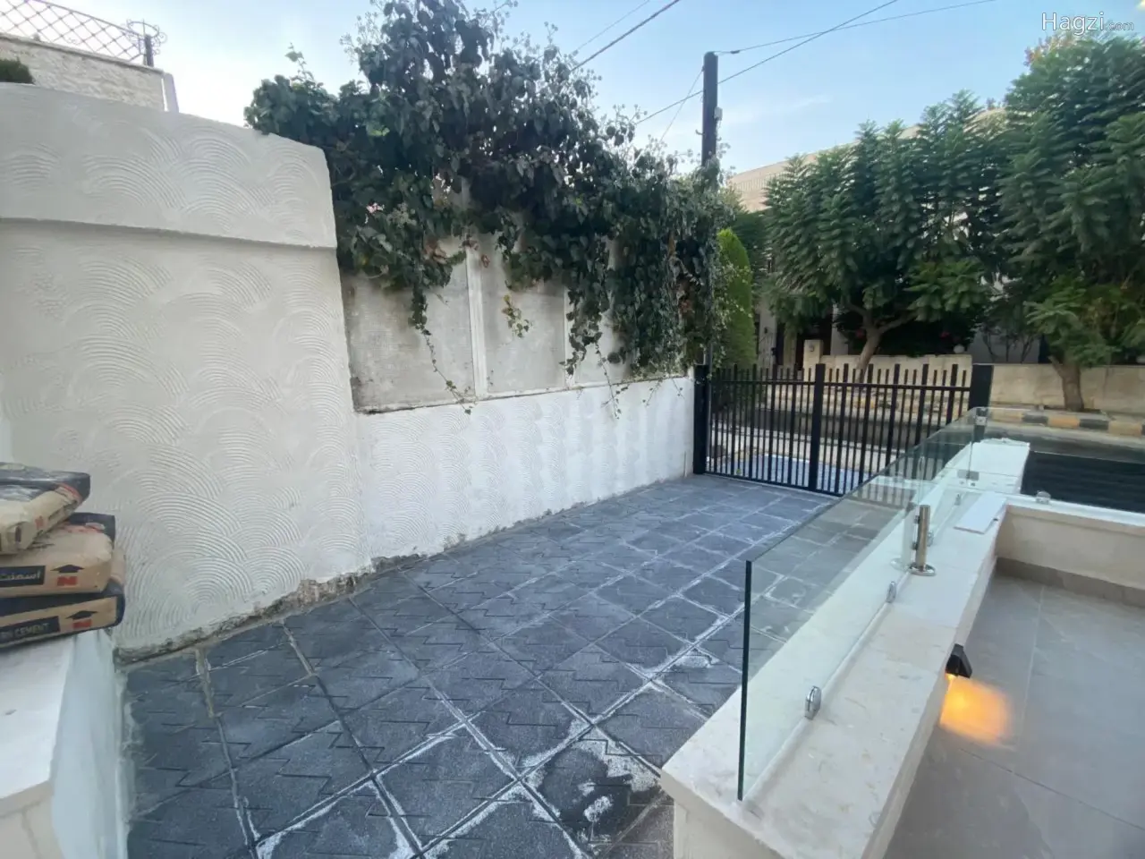 Photograph 2 of 12