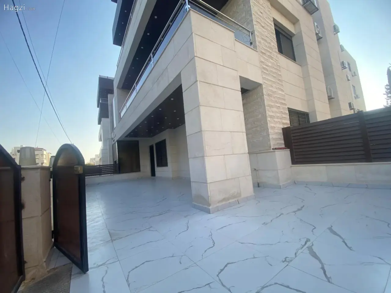 الصورة 2 من 12