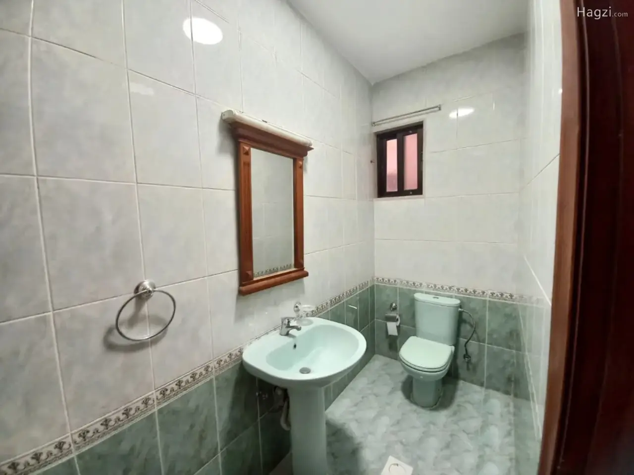 Photograph 6 of 12