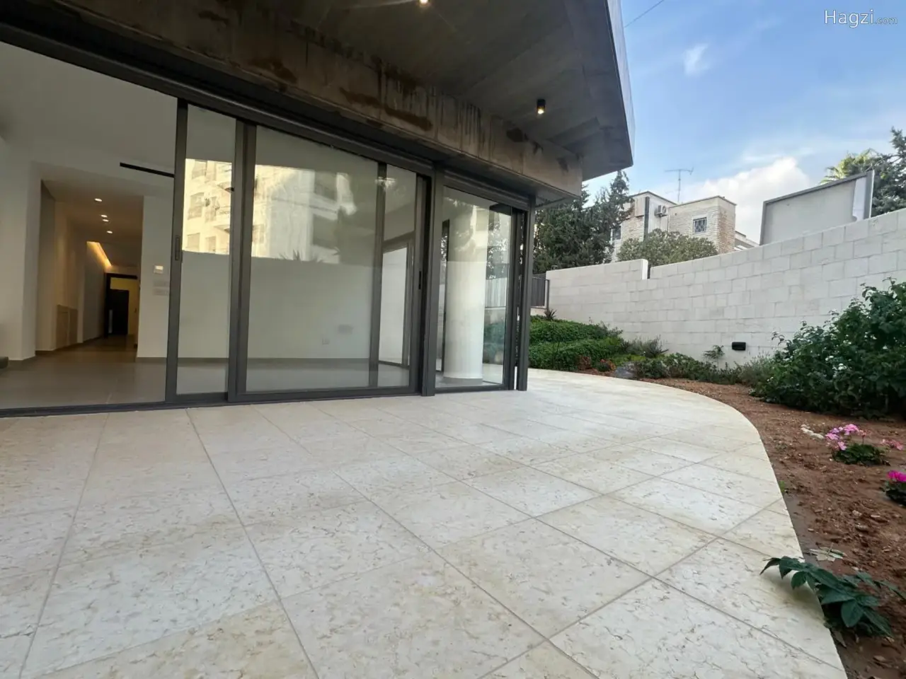 Photograph 2 of 12