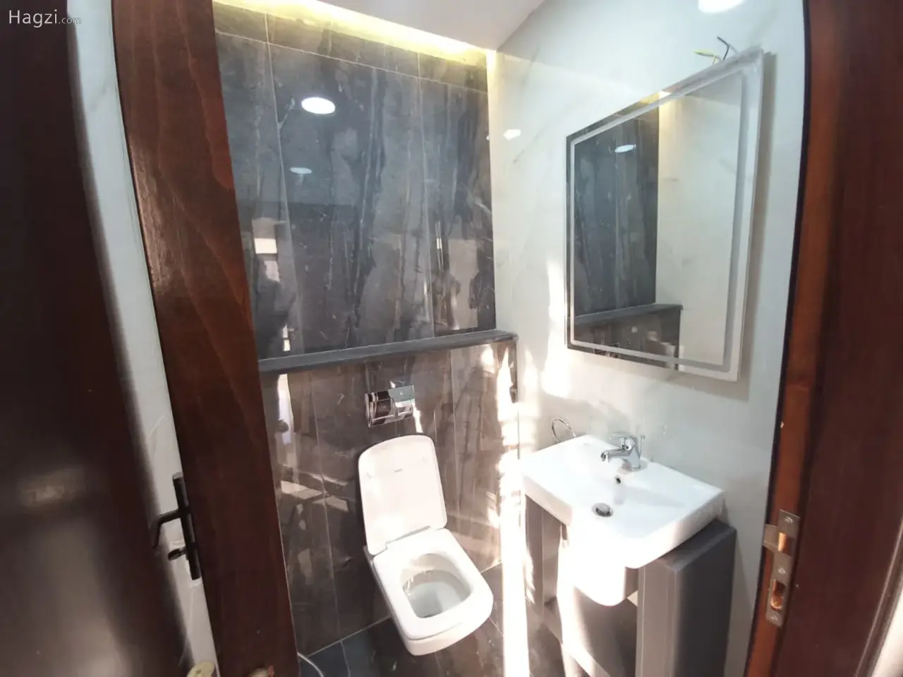 Unfurnished Three Bedrooms Apartment for Sale in Um Uthaina #1592