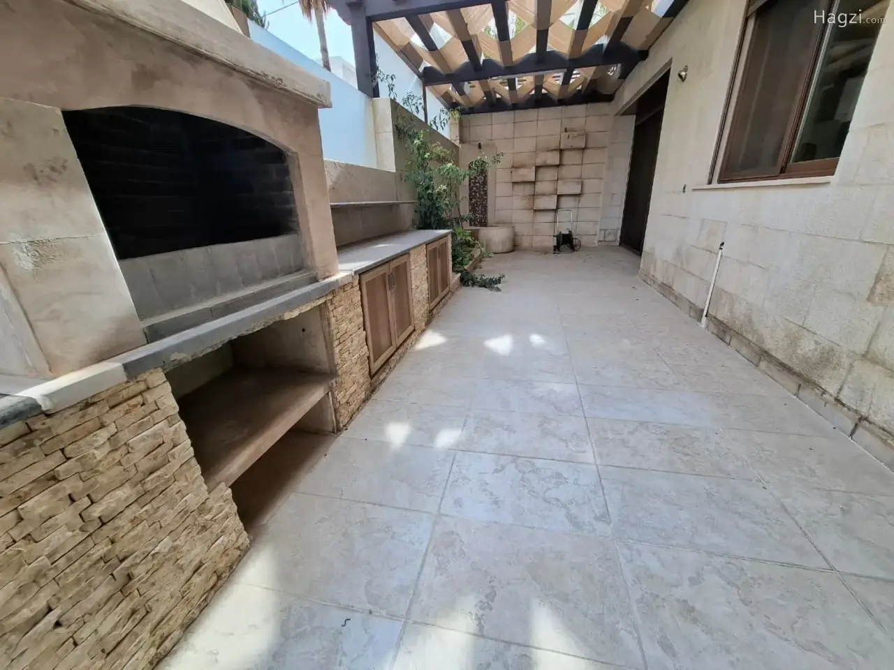 الصورة 2 من 12