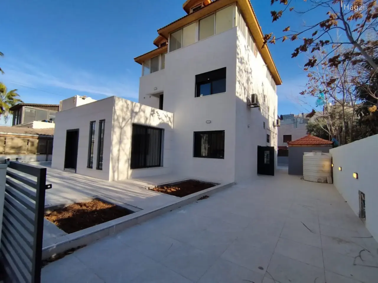 Unfurnished villa for rent in the heart of Abdoun #1142