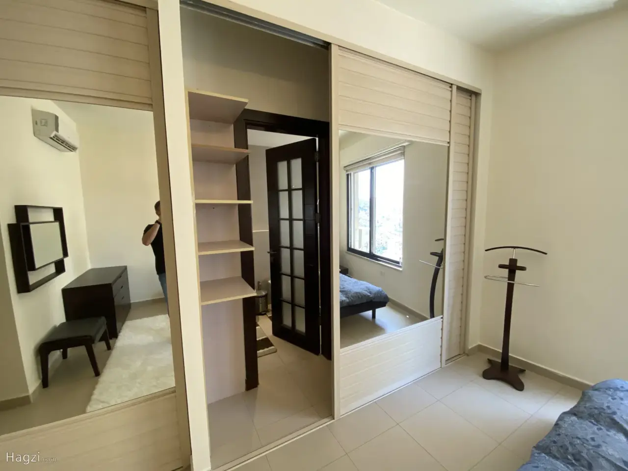 Photograph 10 of 12