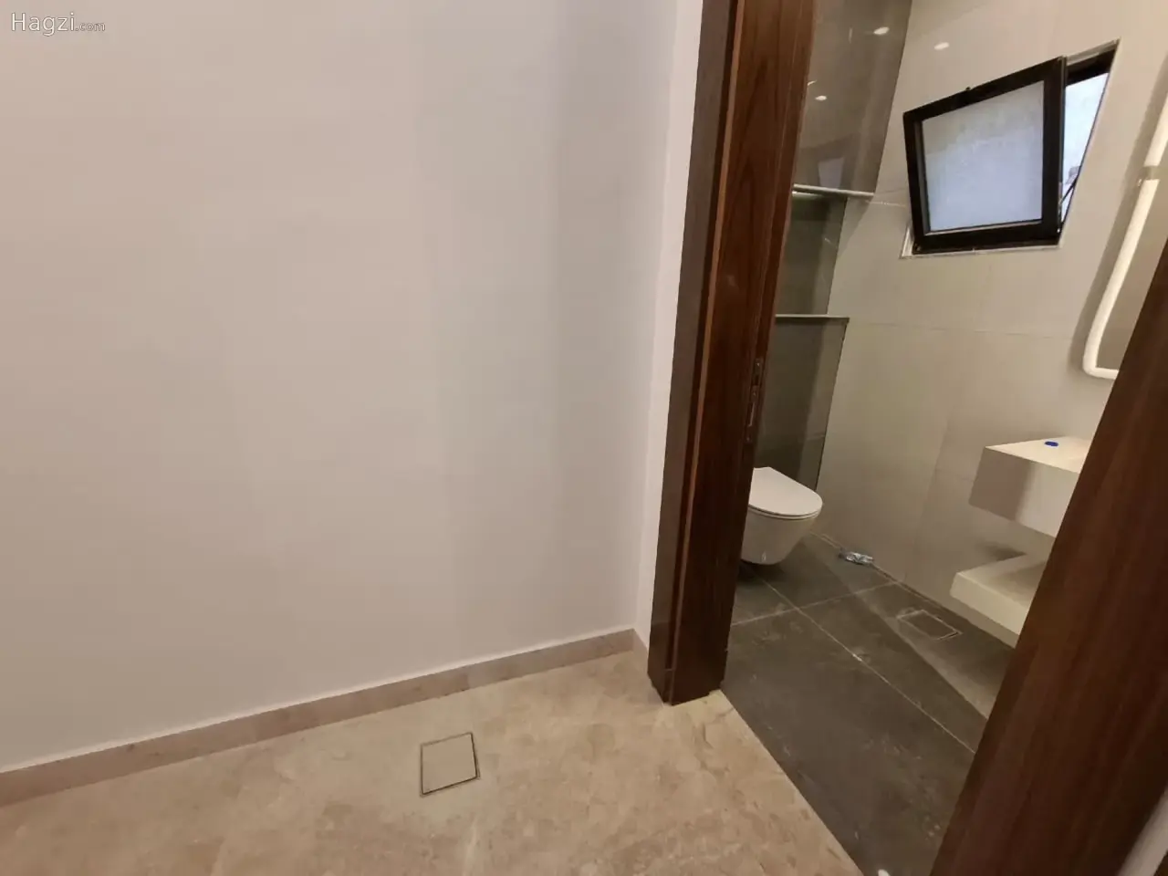 Photograph 7 of 12