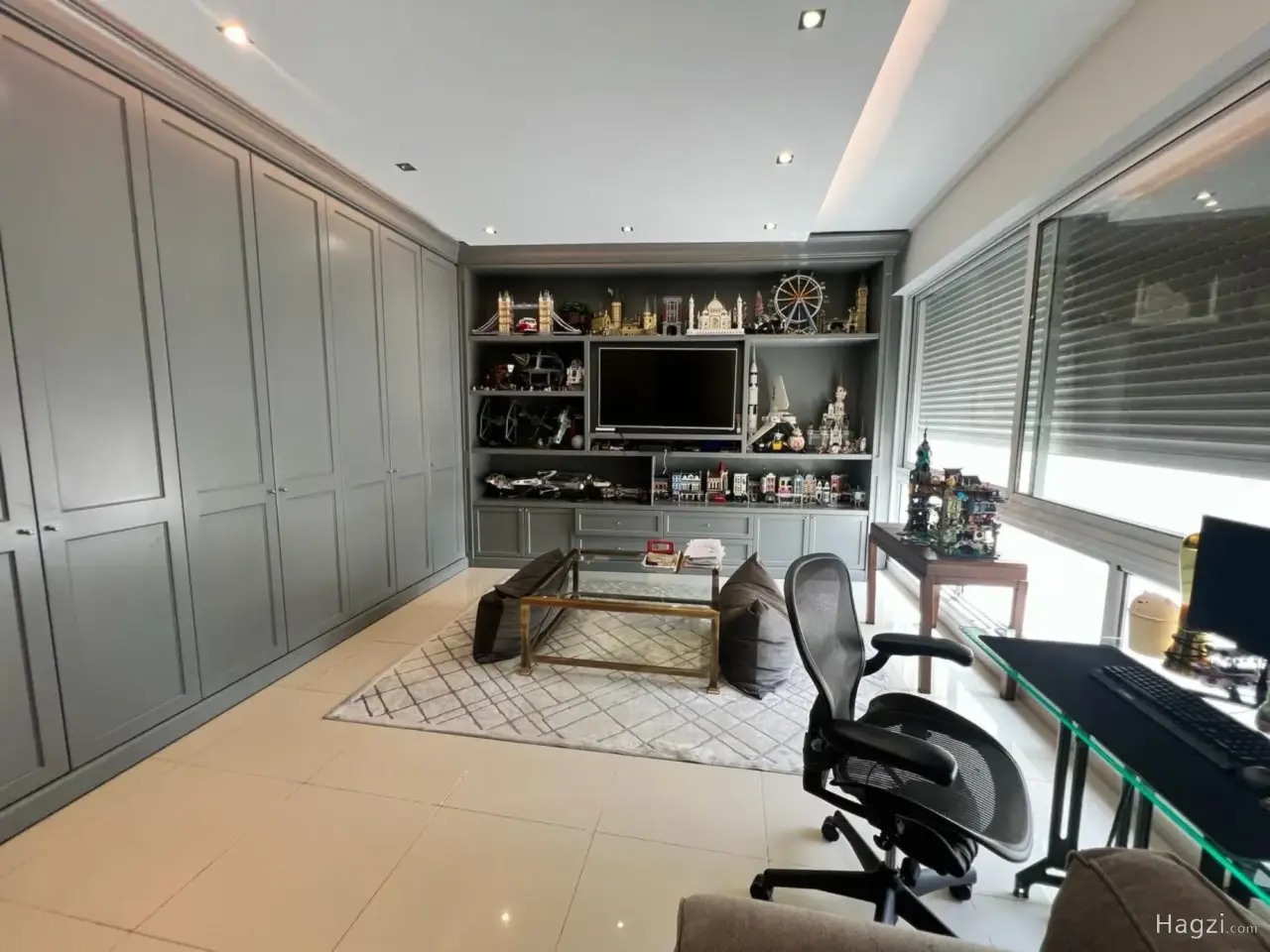 Photograph 3 of 12