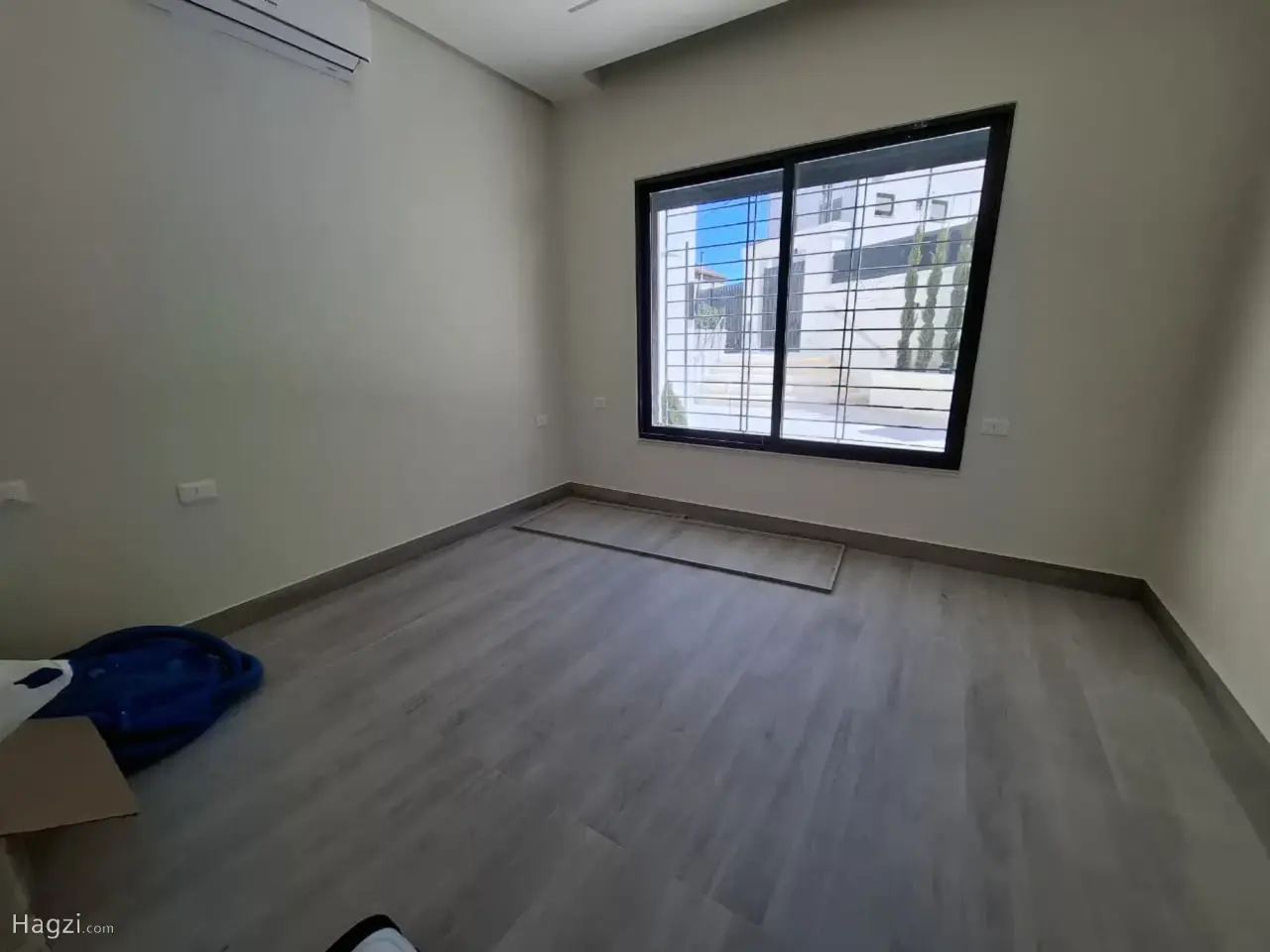 Photograph 12 of 12