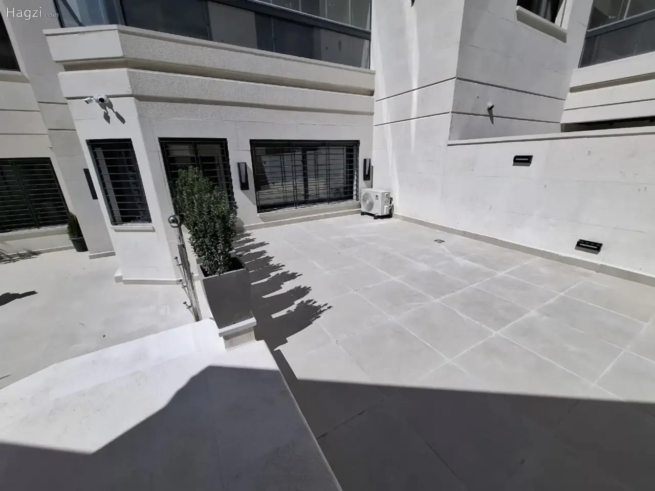 Photograph 6 of 12