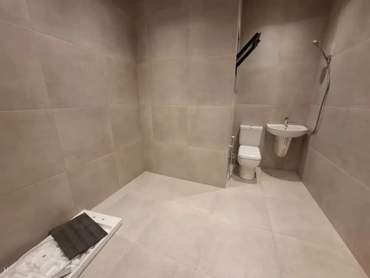 Photograph 3 of 12