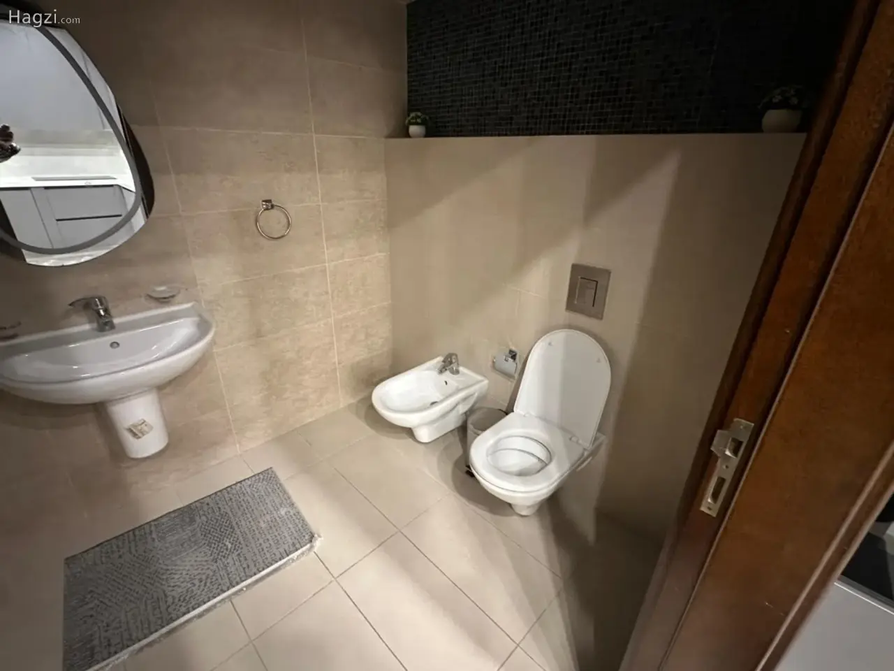 Photograph 2 of 9
