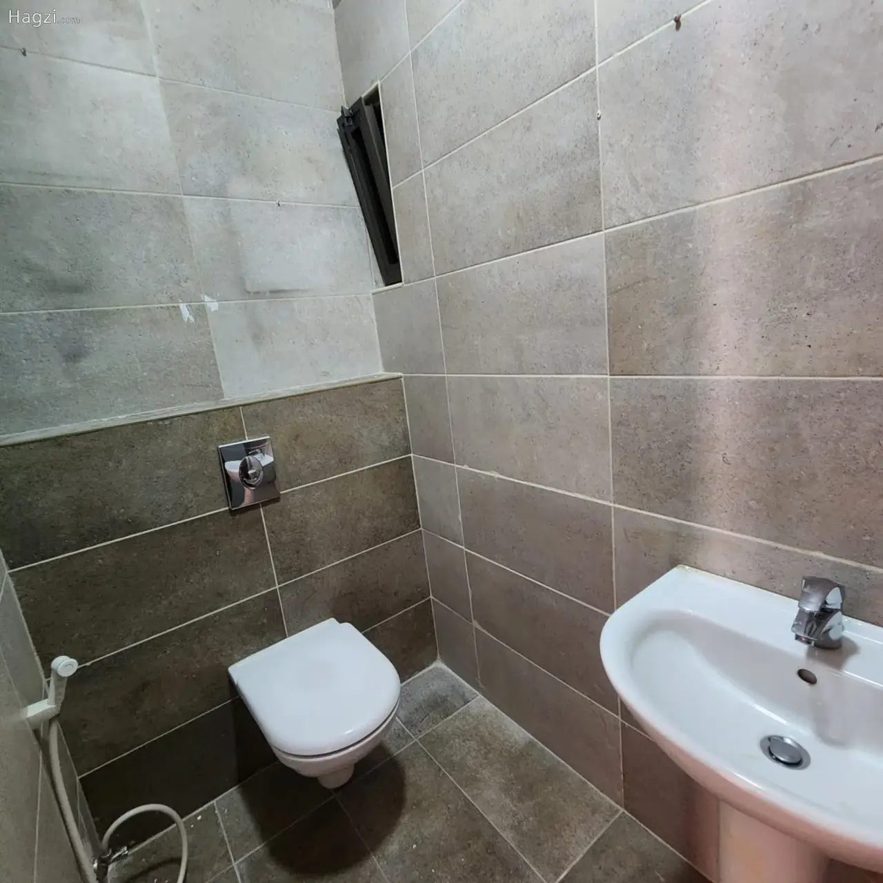 Photograph 3 of 12