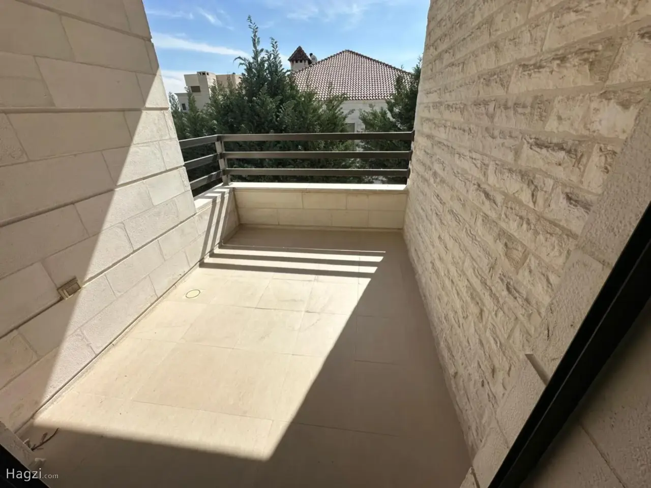 Photograph 9 of 10