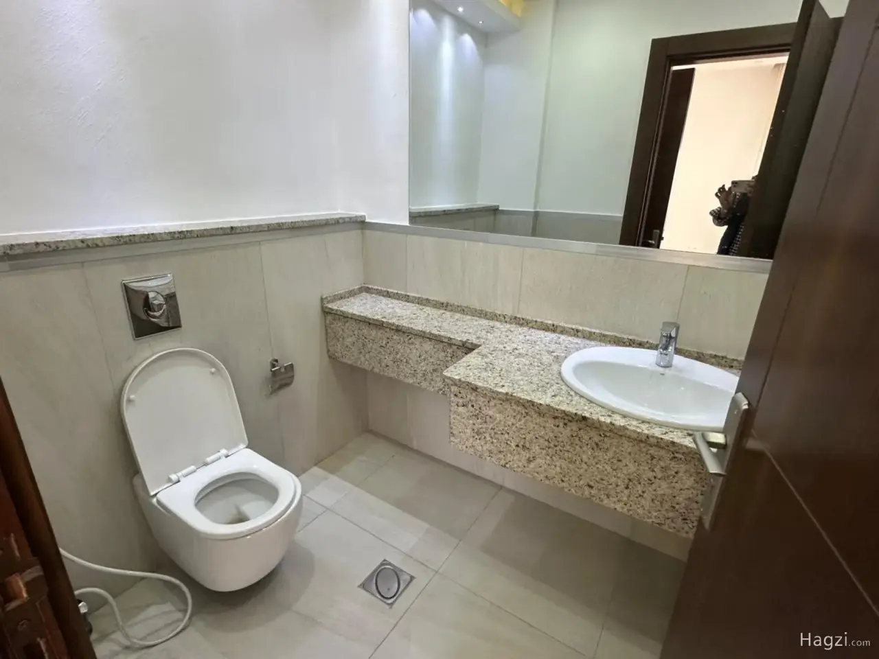 Semi-Furnished Rooftop for rent in Abdoun #4308