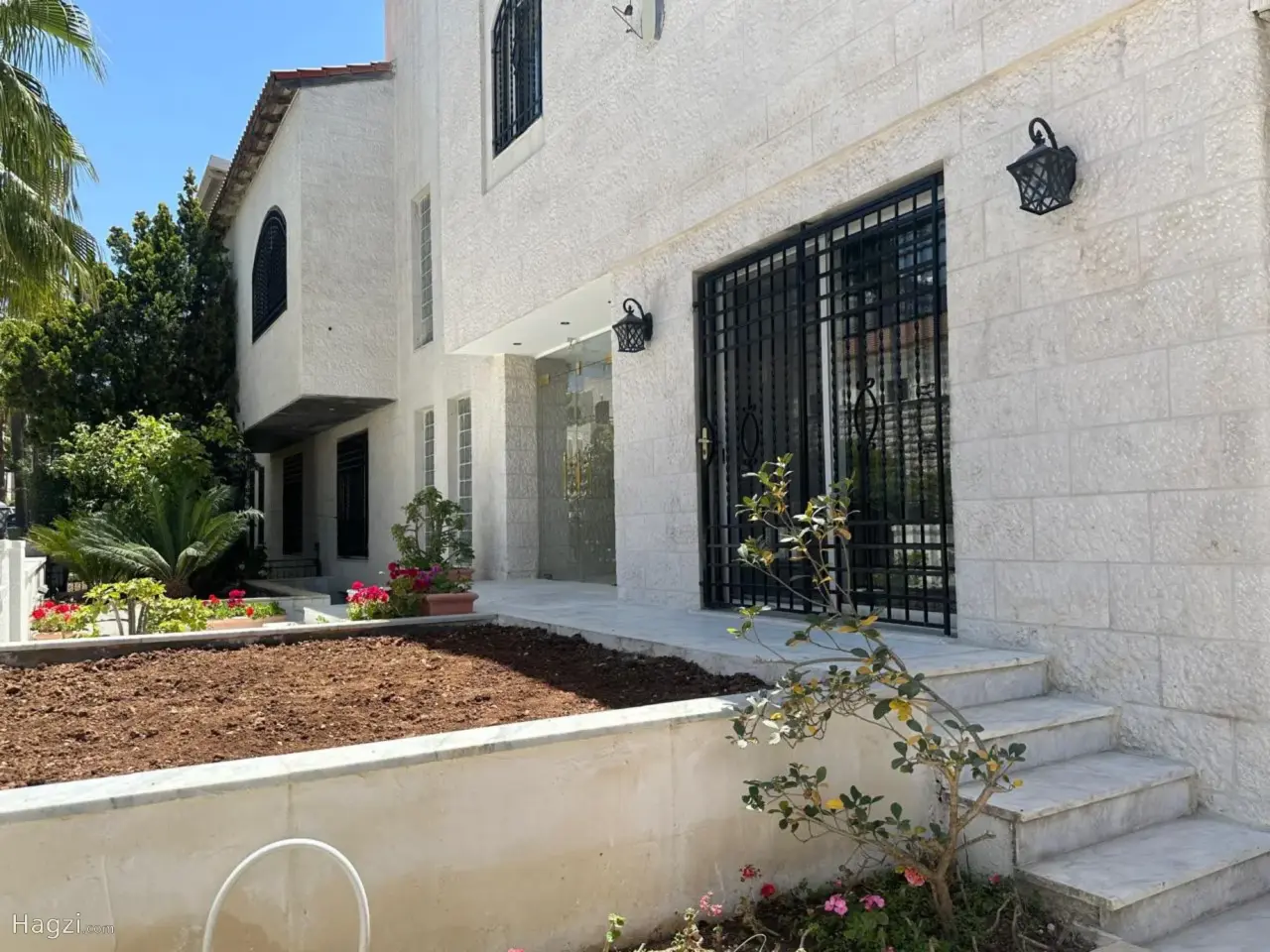 Semi furnished Villa for rent in Um Uthaina #334