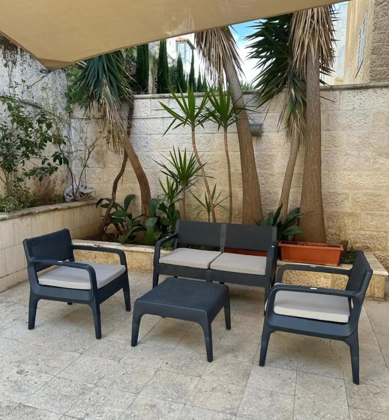 Photograph 2 of 12