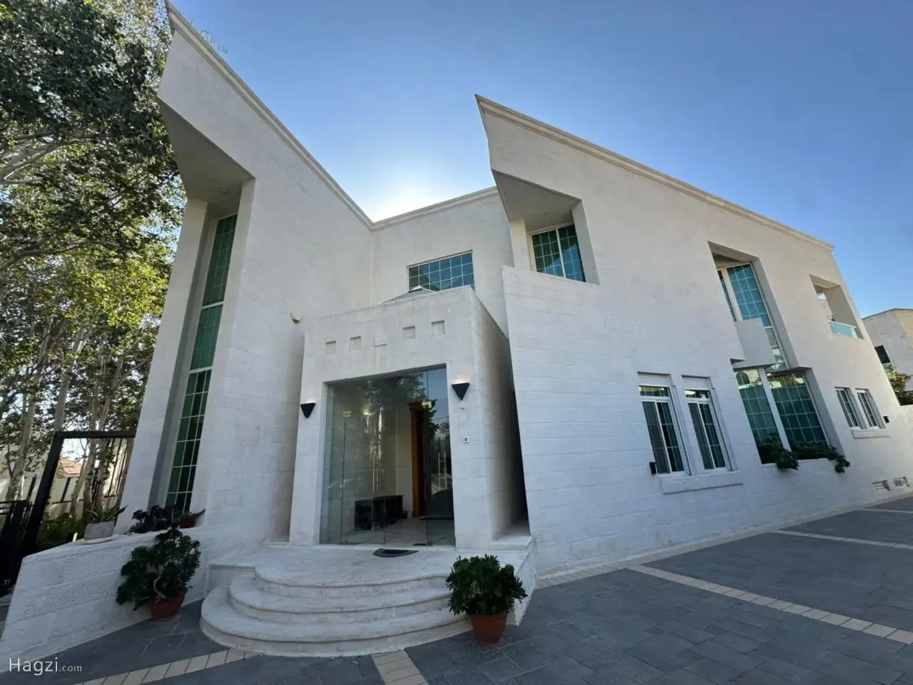 الصورة 2 من 12