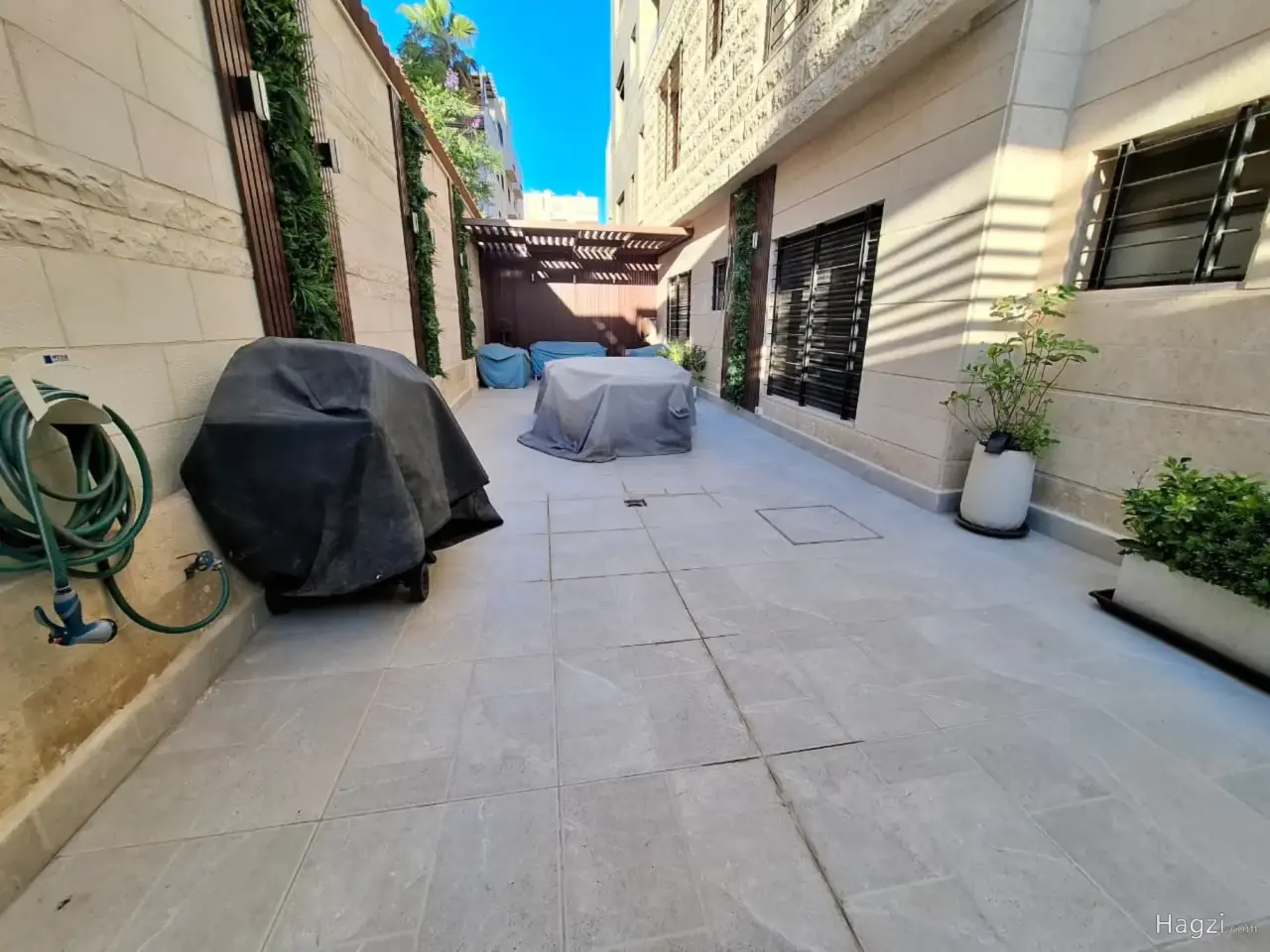 Photograph 8 of 12