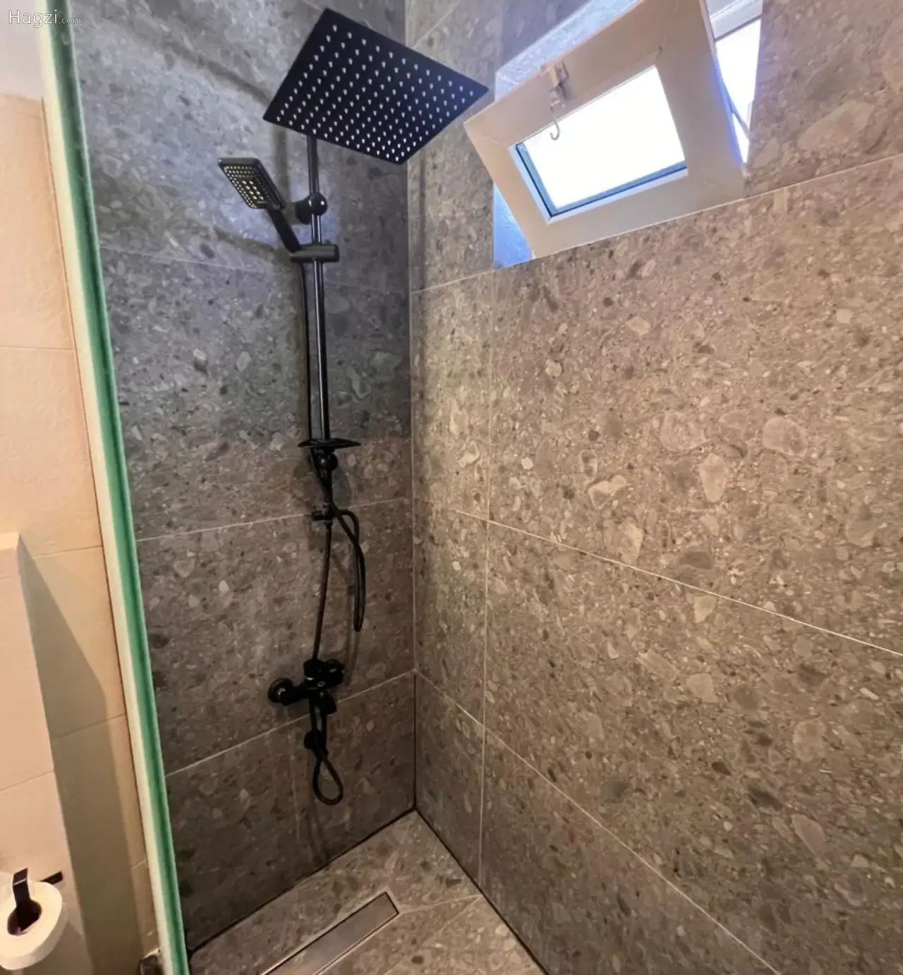 Photograph 3 of 4
