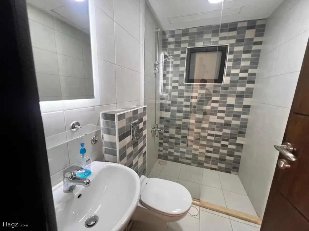 Photograph 5 of 7