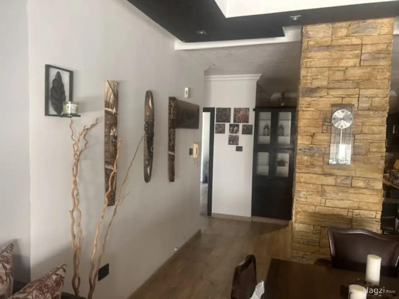 Photograph 3 of 12