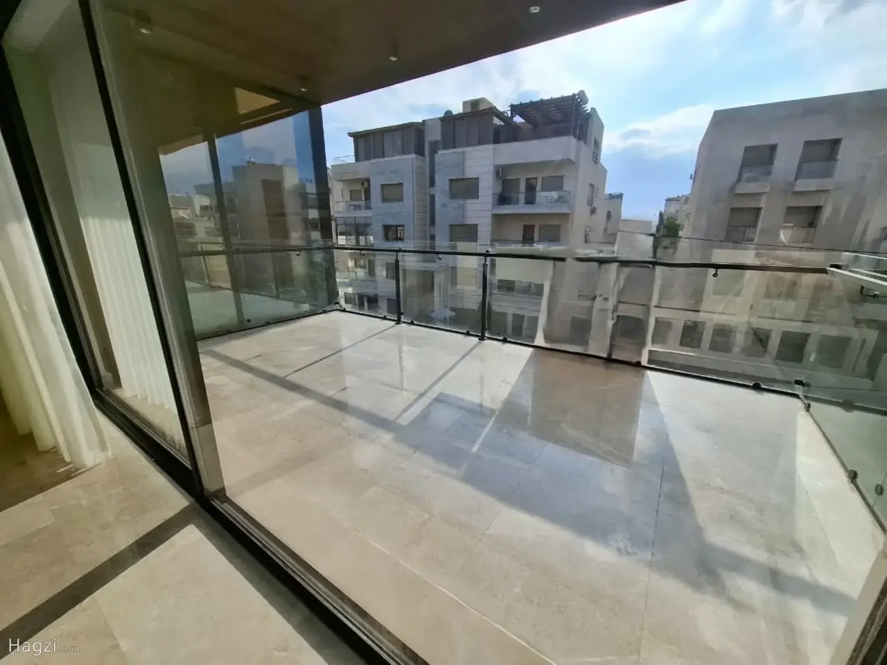 الصورة 2 من 12