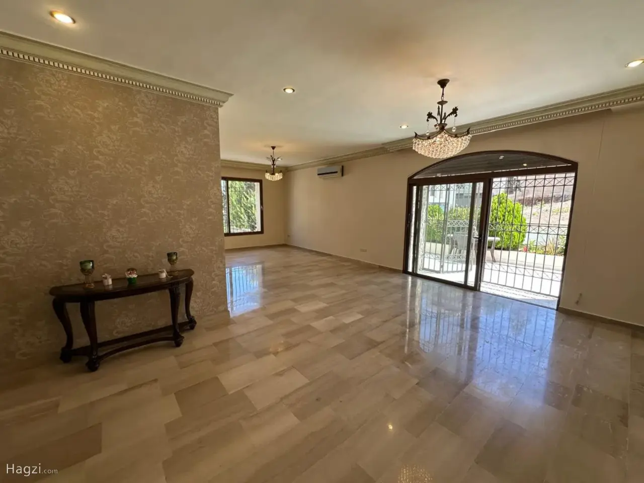 Semi-Furnished for rent in Abdoun #10040