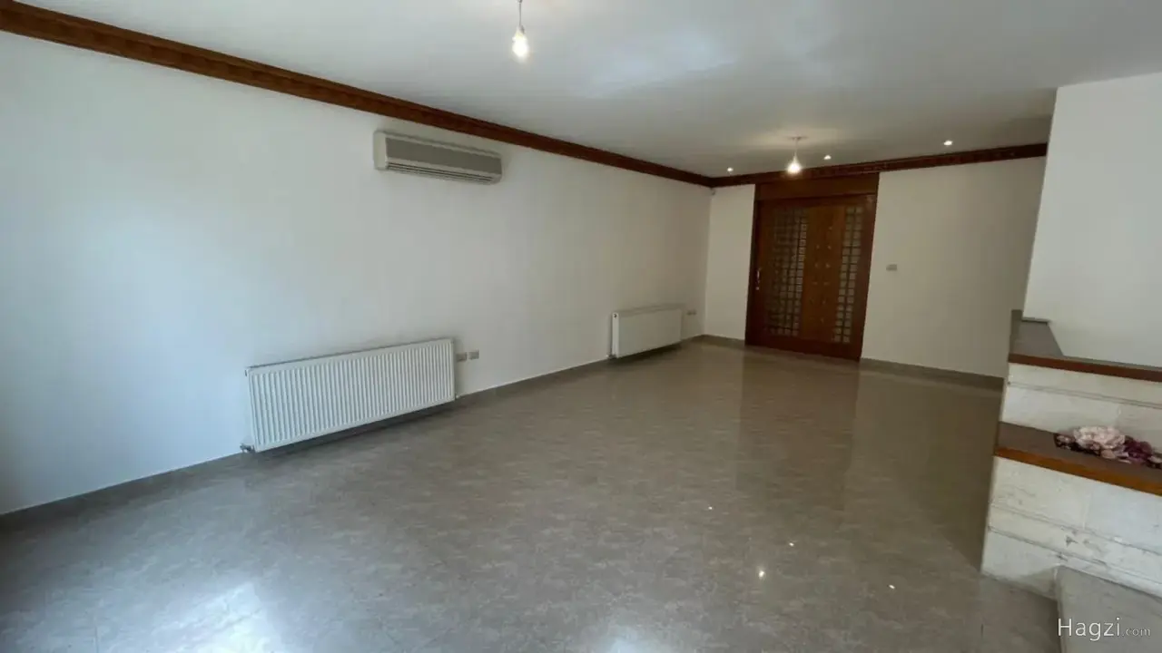 Photograph 2 of 12