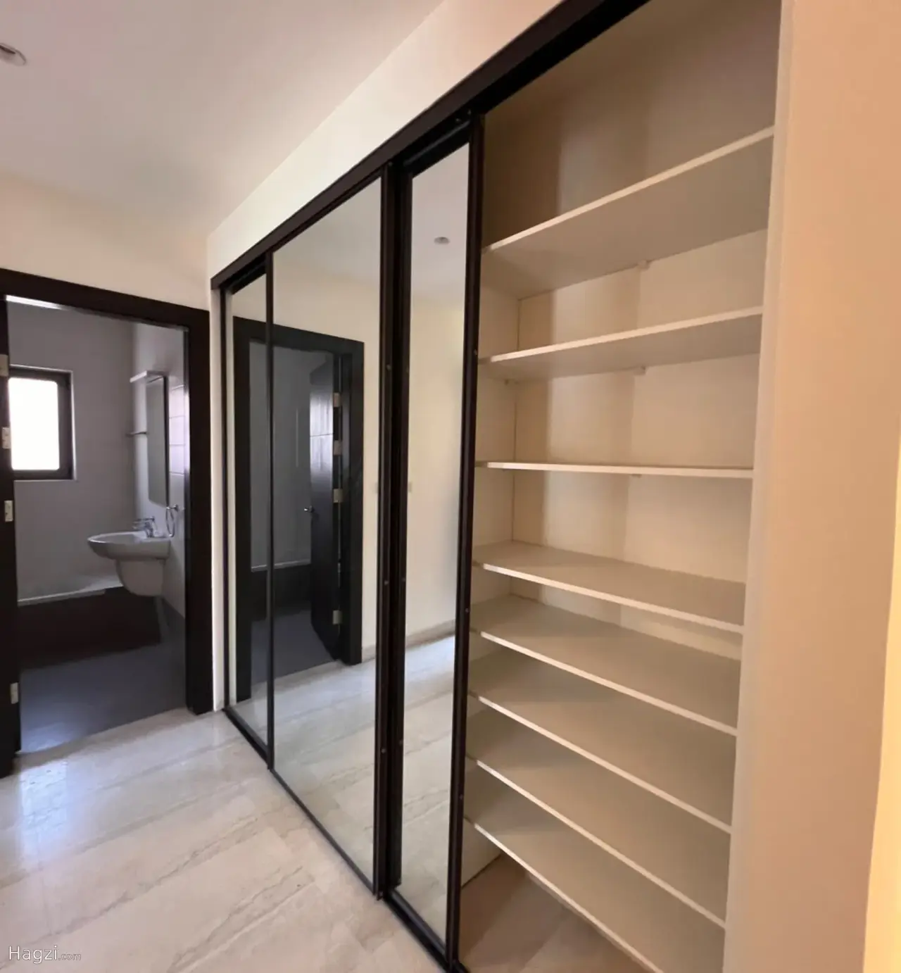Three bedroom apartment for rent in Abdoun #9952