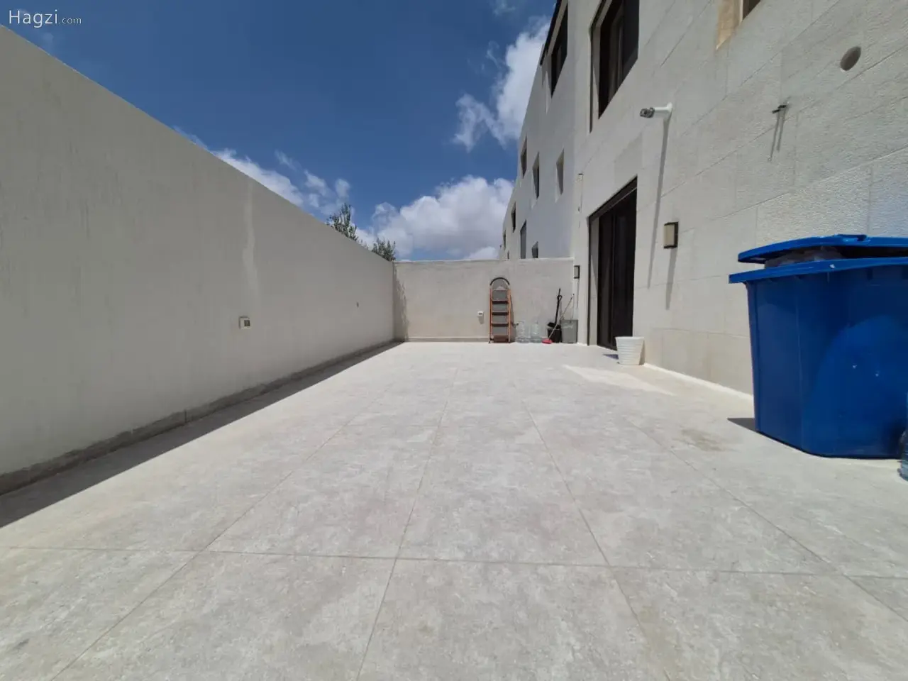 Photograph 9 of 12