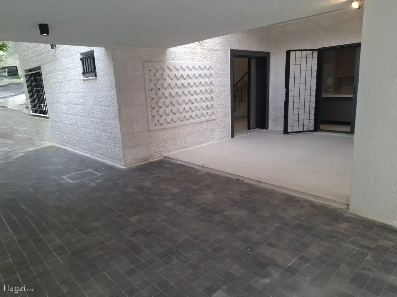 الصورة 2 من 12