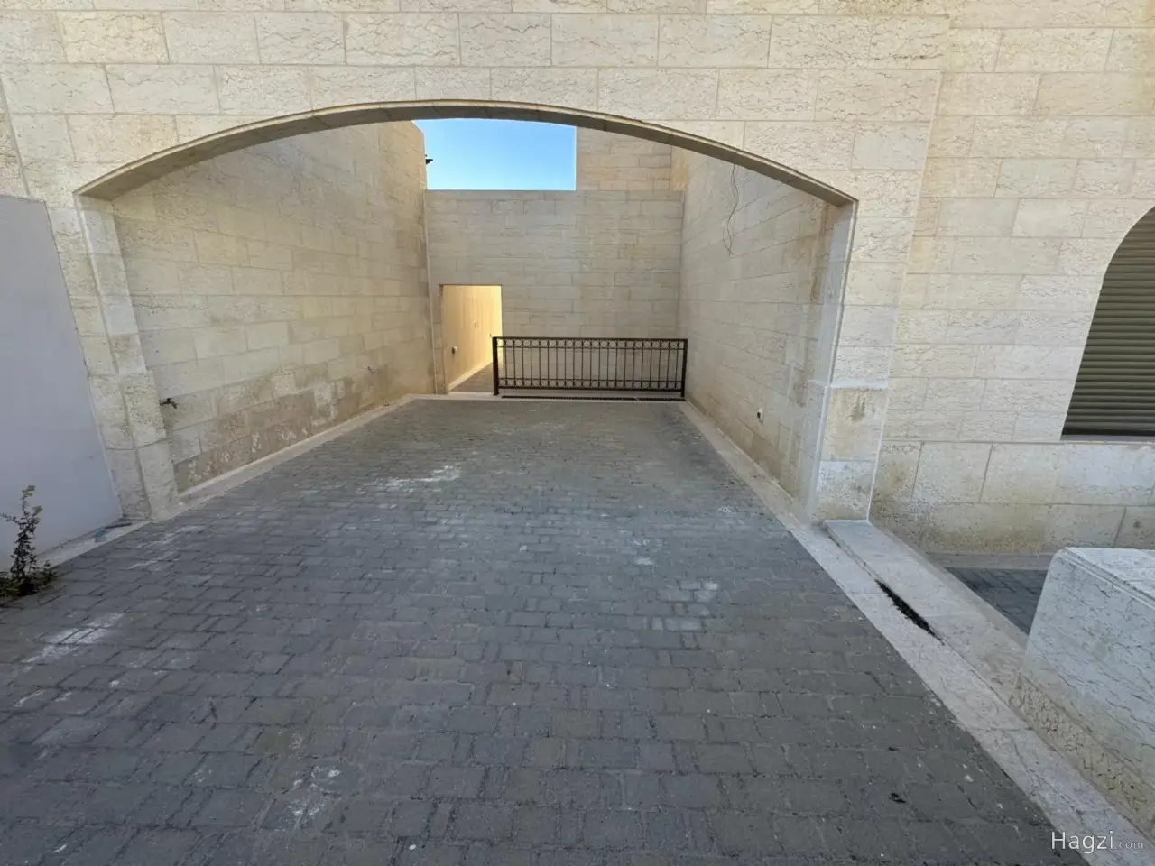 الصورة 2 من 12