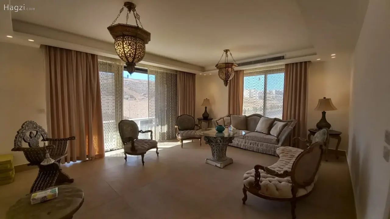 Photograph 2 of 12