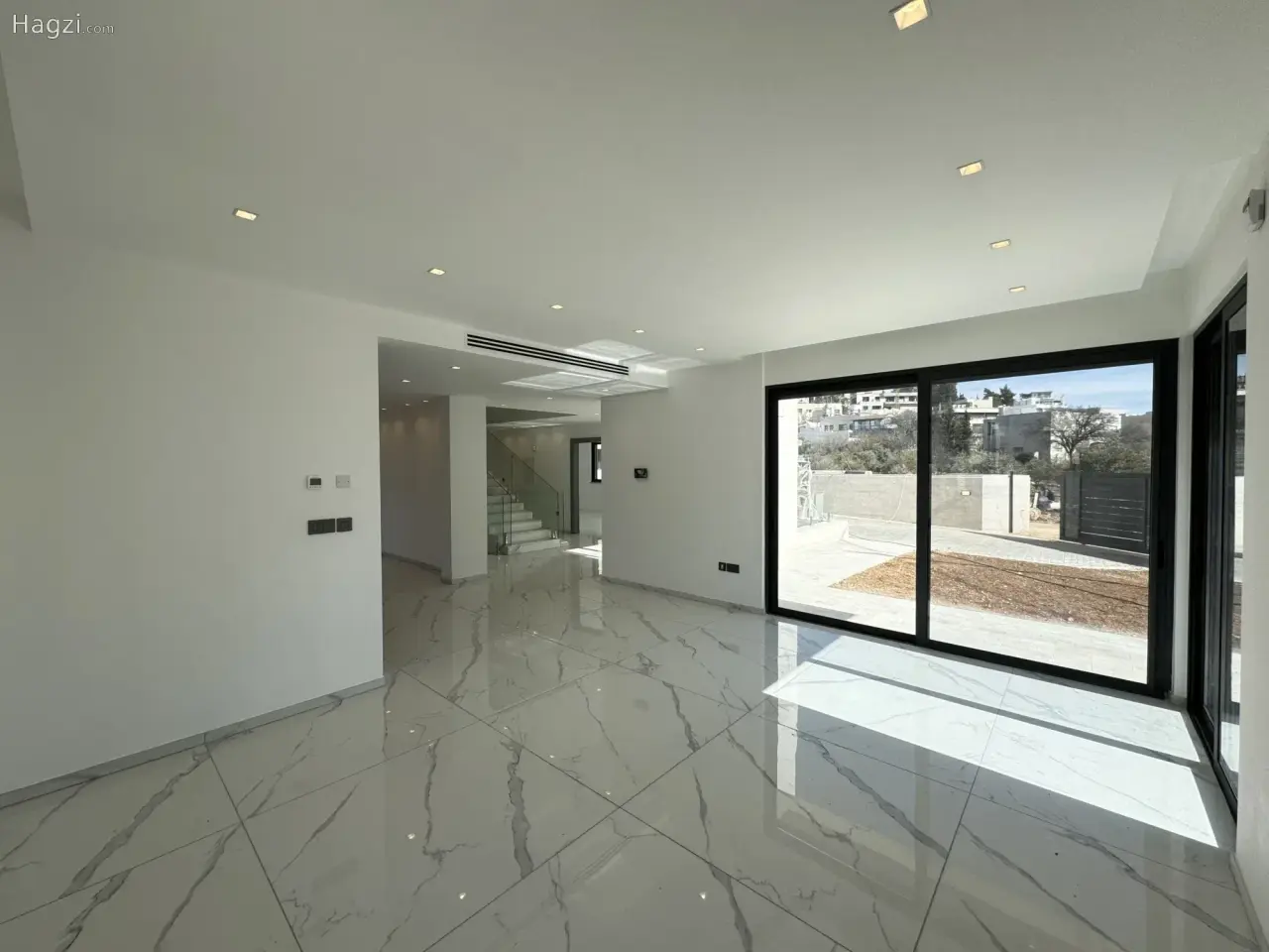 الصورة 11 من 12