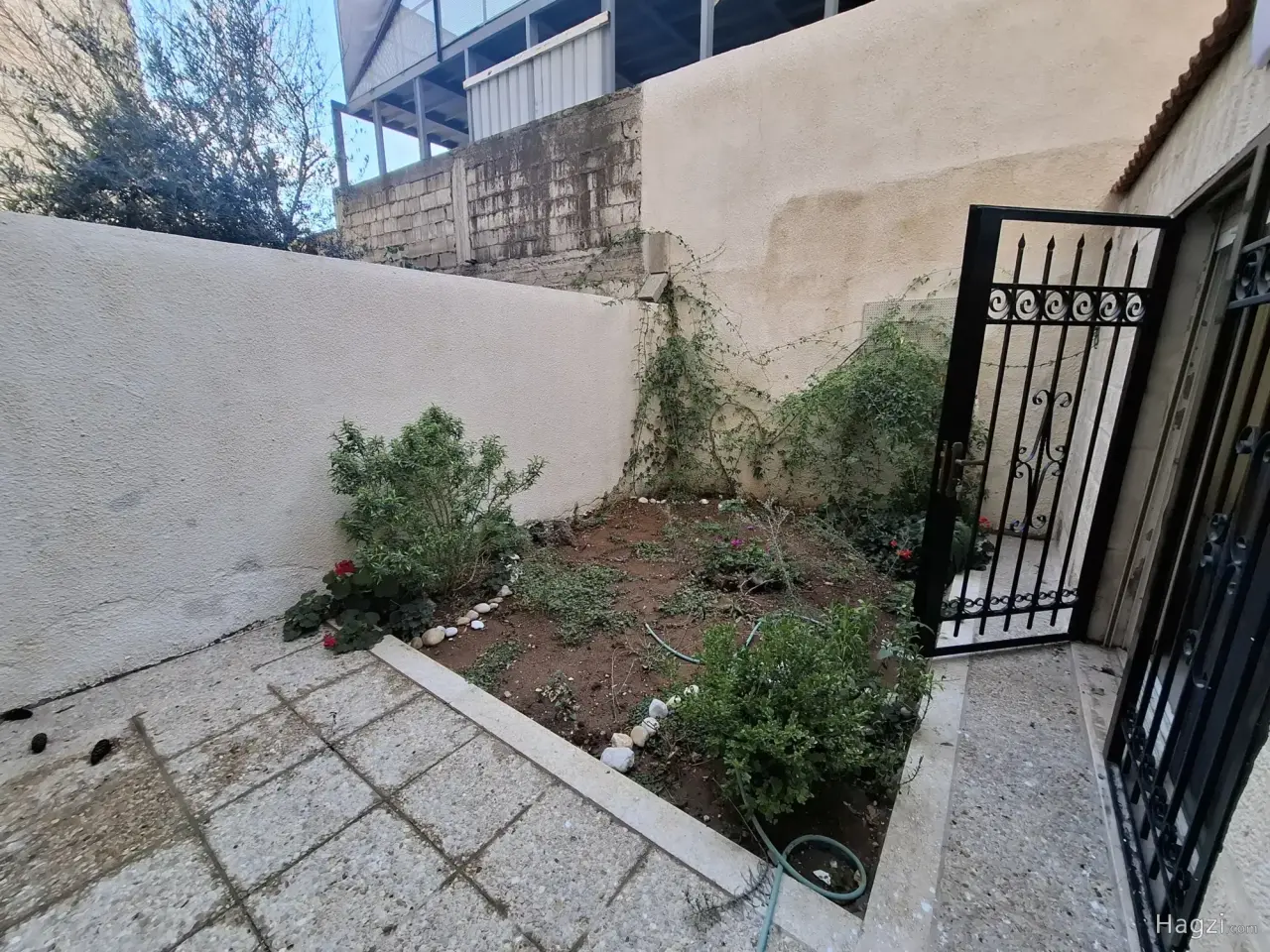 Photograph 3 of 6