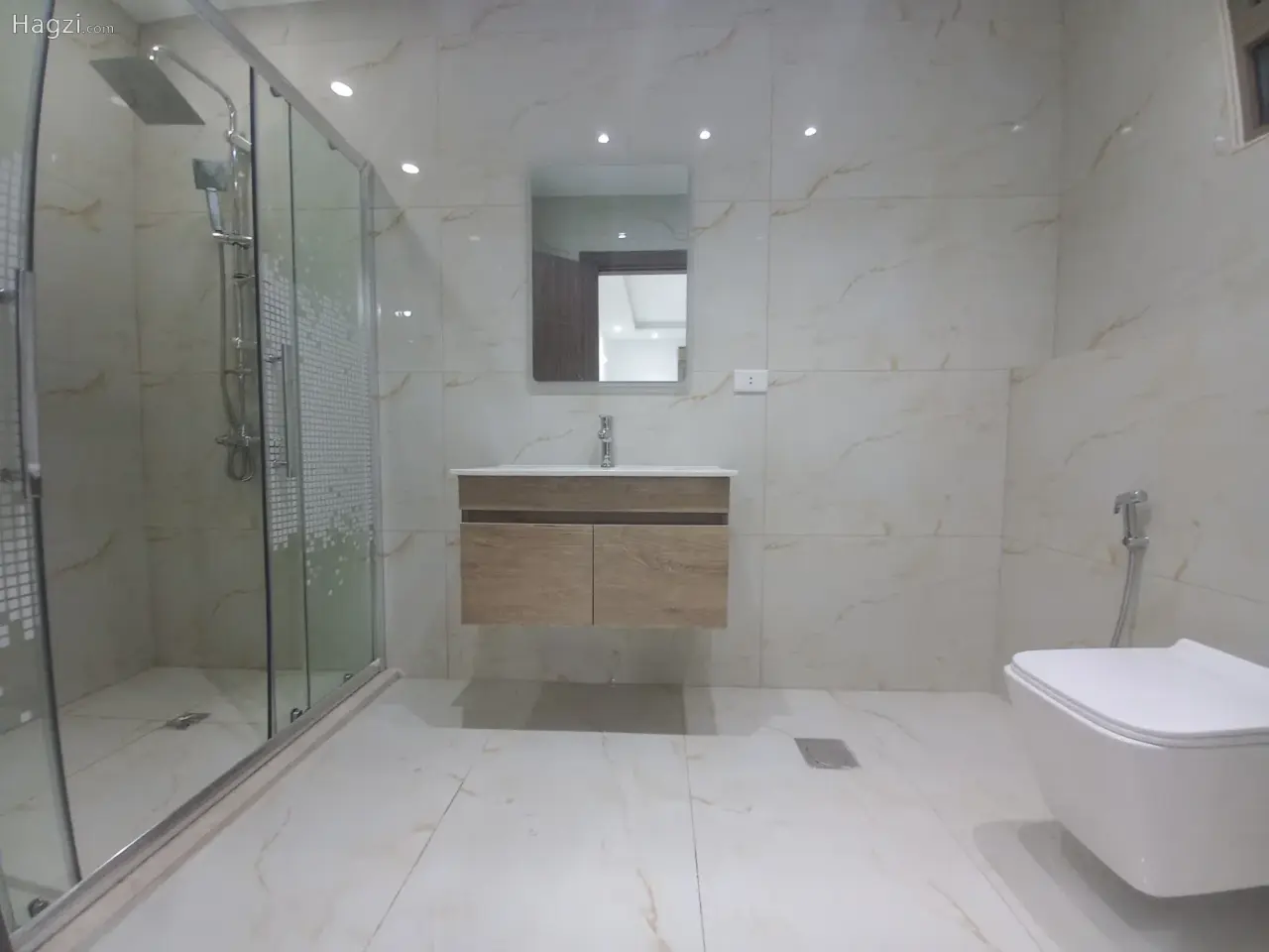 الصورة 2 من 12