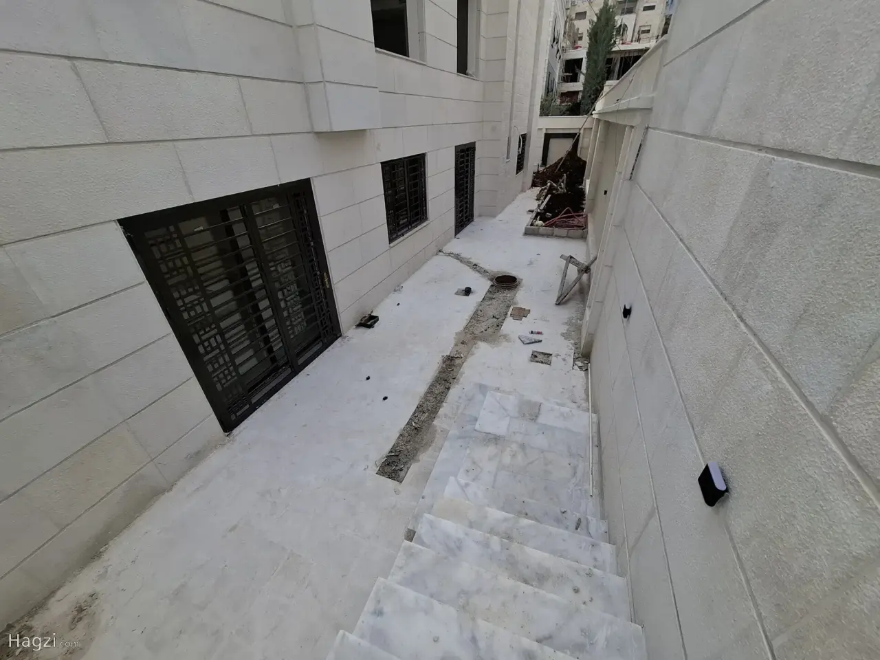 Photograph 2 of 12