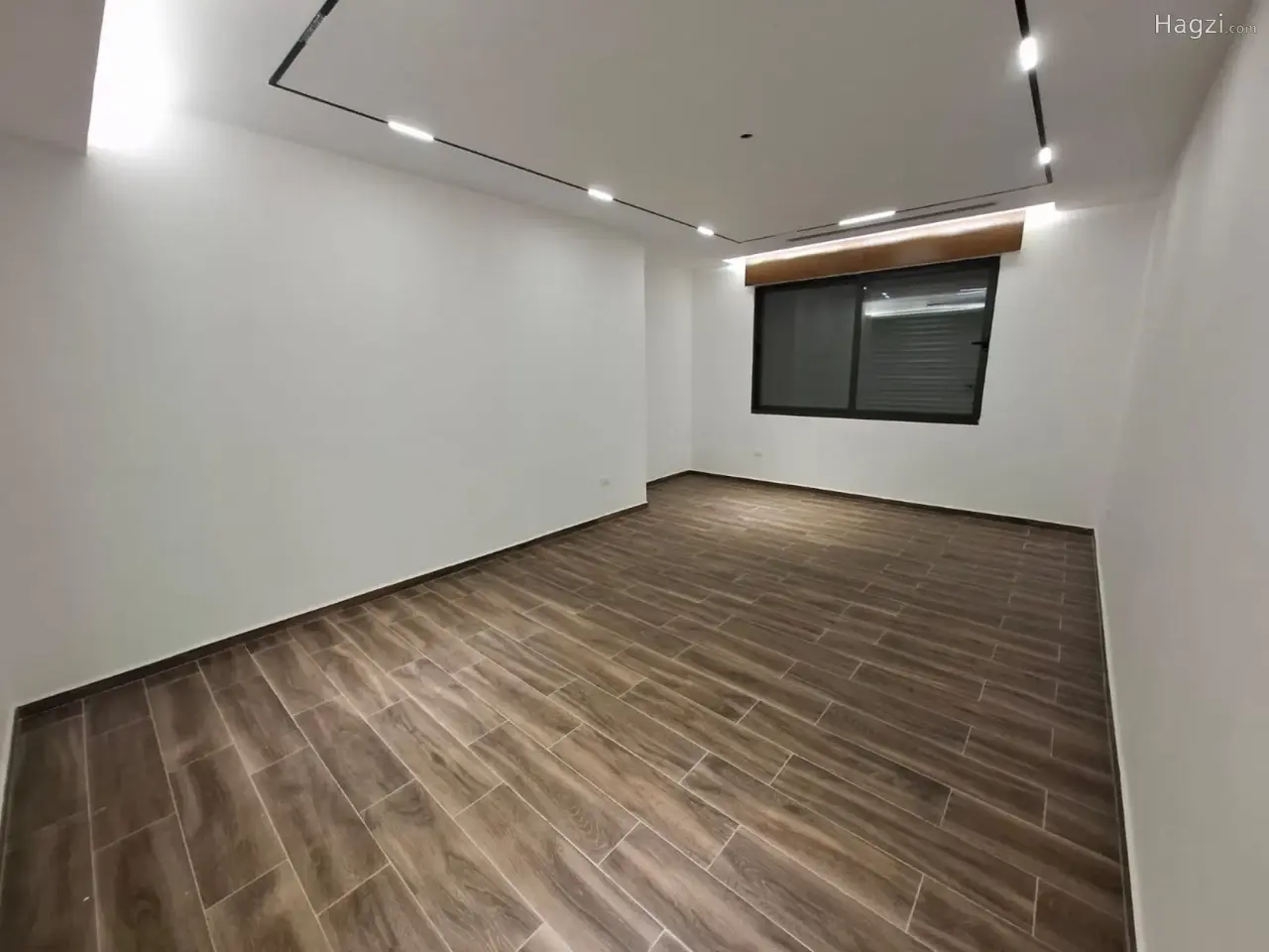 Photograph 2 of 11